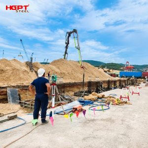 Ảnh: Nghiệm thu lắp đặt bulong trước khi đổ bê tông tại trình do HGPT Steel đảm nhận